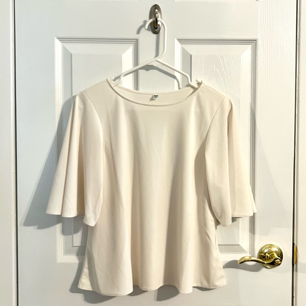 Uniqlo Flowy White Staple Flutter Sleeve Blouse